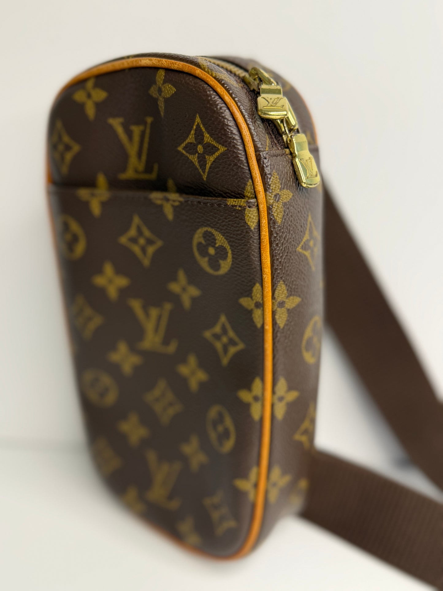 Pre-owned Louis Vuitton monogram canvas Pochette Gange belt bag