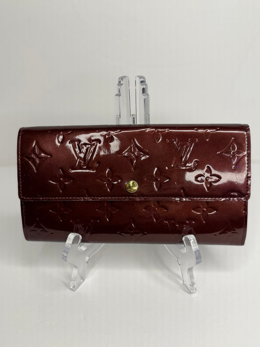 Pre-owned Louis Vuitton Bordeaux vernis patent leather Sarah wallet