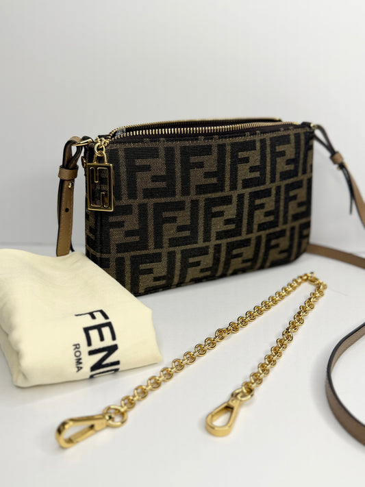 Pre-owned Fendi Baguette Pouch
Brown jacquard FF canvas
