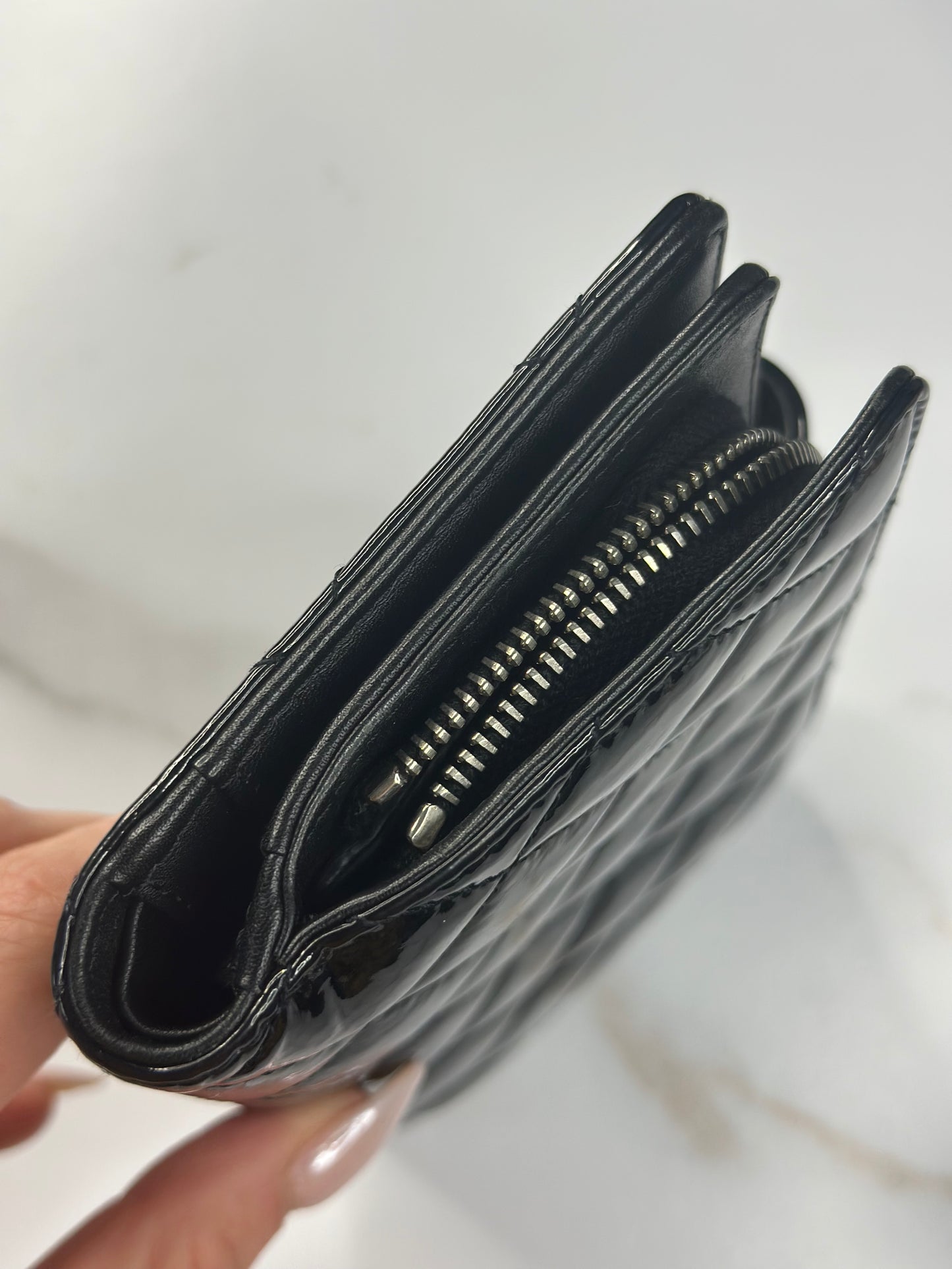 Pre-owned Chanel Patent Quilted Brilliant Zipped Pocket Wallet Black