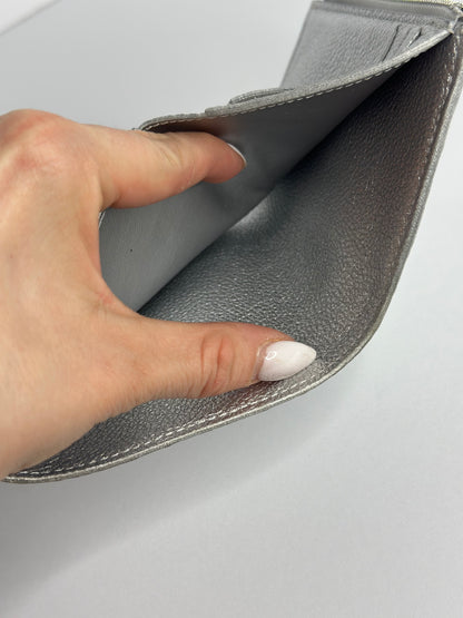 Pre-owned Louis Vuitton metallic silver Empriente leather victorine wallet