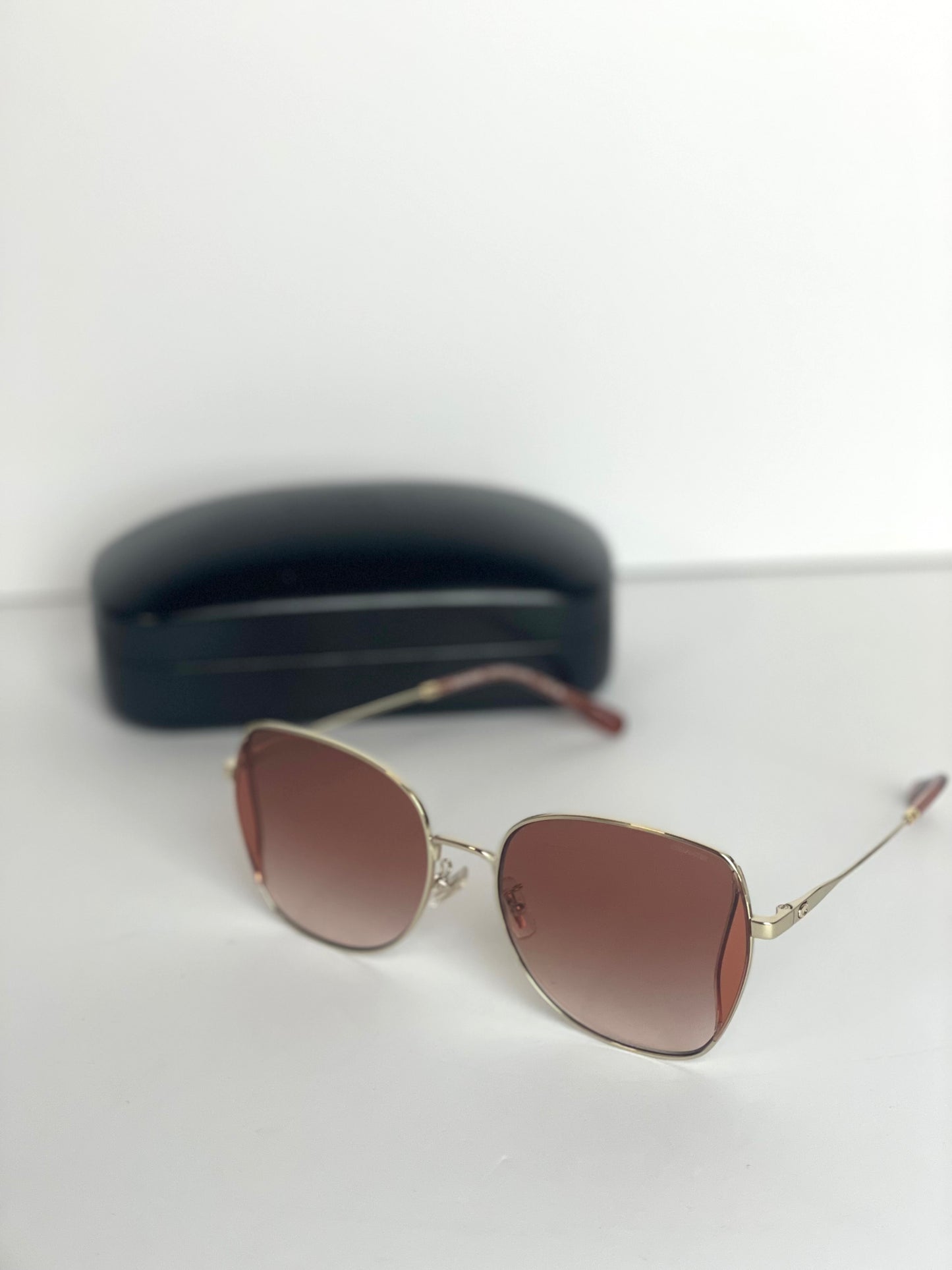 #12 Pre-Owned Coach shiny light gold