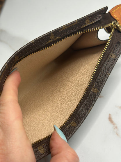 Pre-owned Louis Vuitton Monogram canvas Bucket 23 Pouch