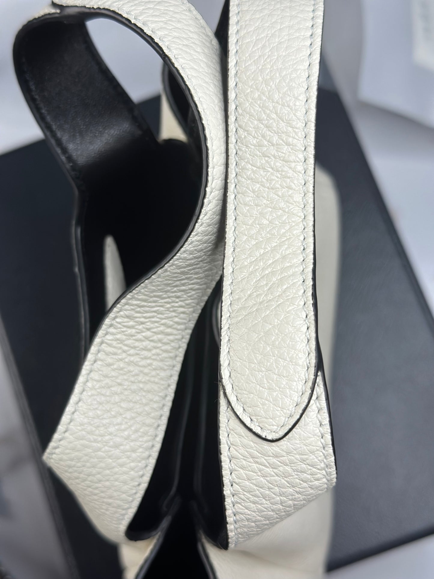 Pre-owned Prada white Vitello Daino leather small tote bag