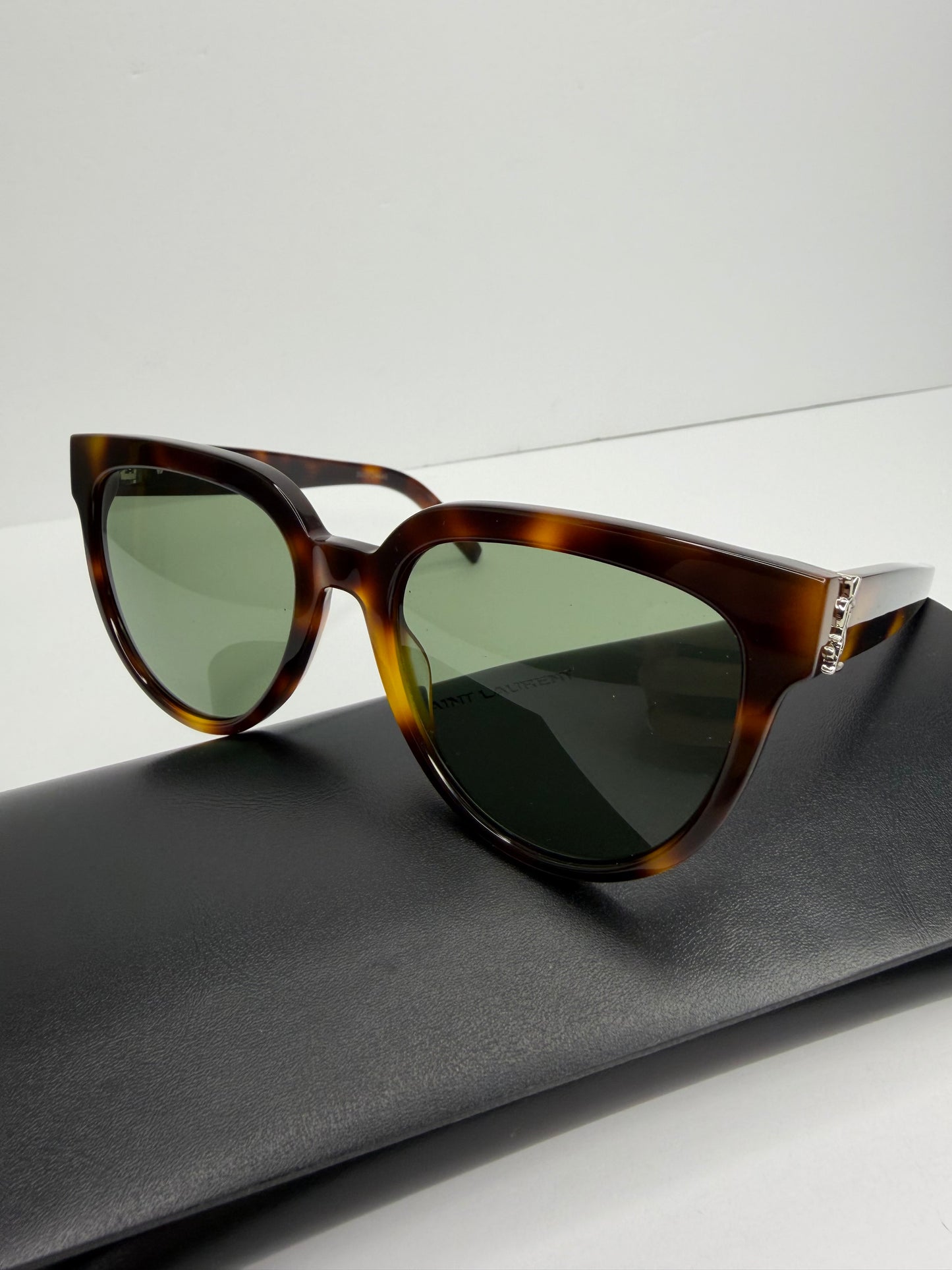 Pre-owned Saint Laurent Tortise YSL logo sunglasses