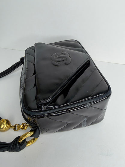 Pre-owned Chanel vintage Coco CC patent leather camera Crossbody