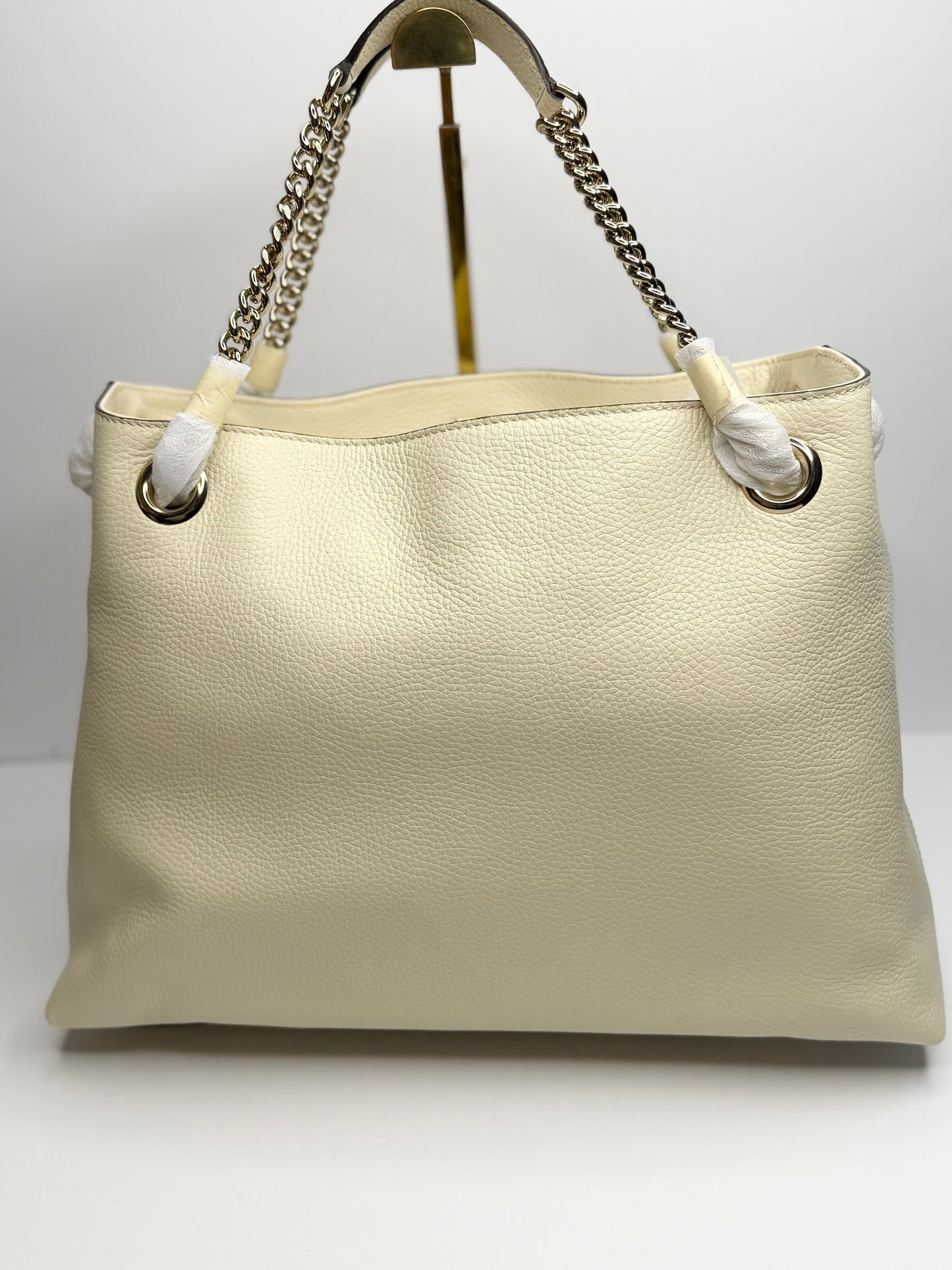 Pre-owned Gucci Pebbled Calfskin Medium Soho Chain Shoulder Bag Off White