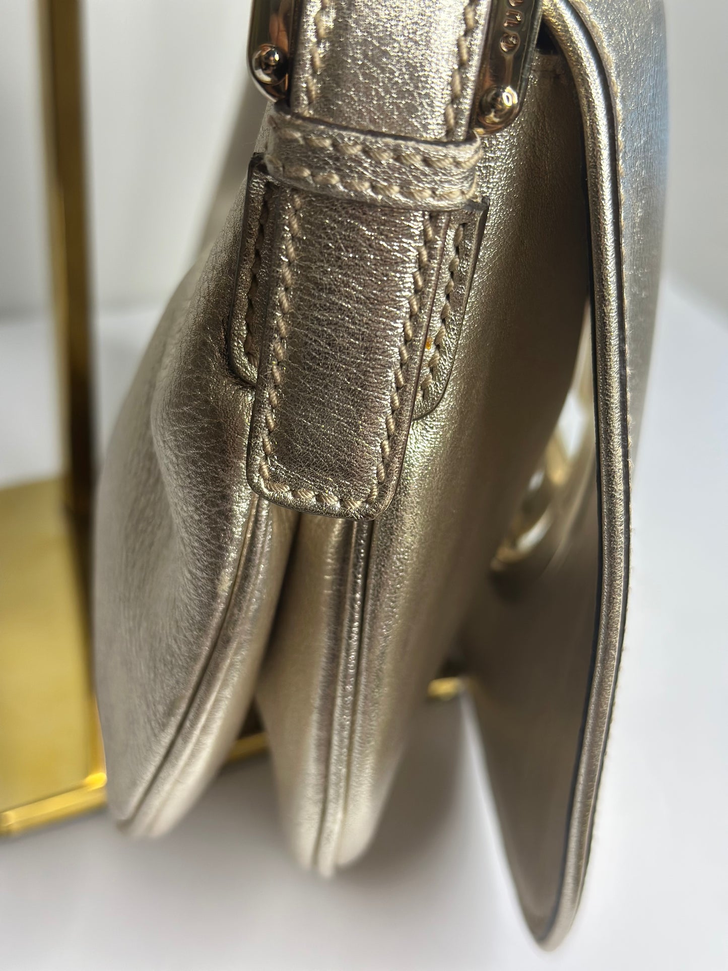 Pre-owned Gucci light, gold, metallic leather shoulder bag
