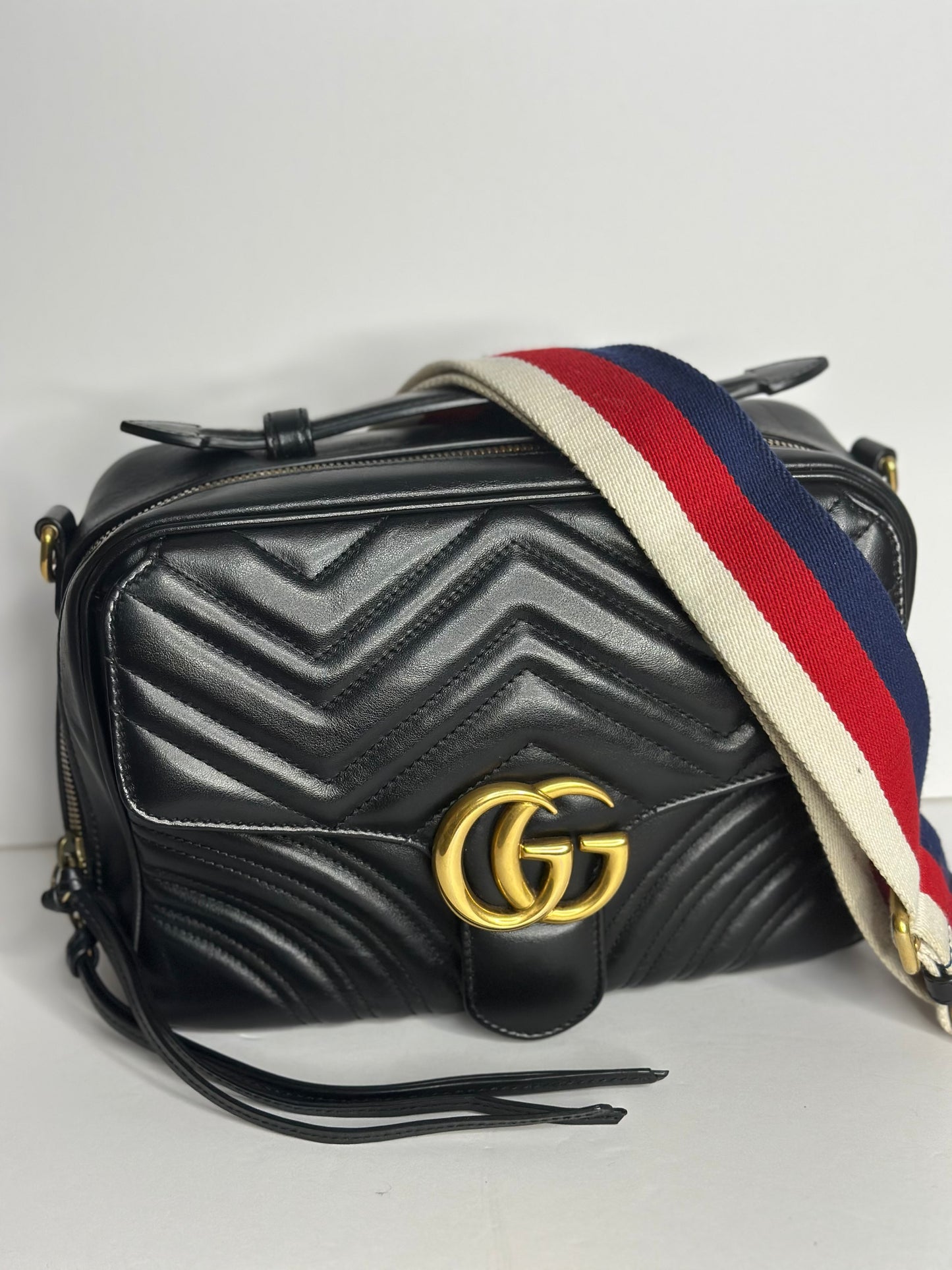 Pre-owned Gucci GG Marmont Black matalasse leather crossbody with sylvie web strap.