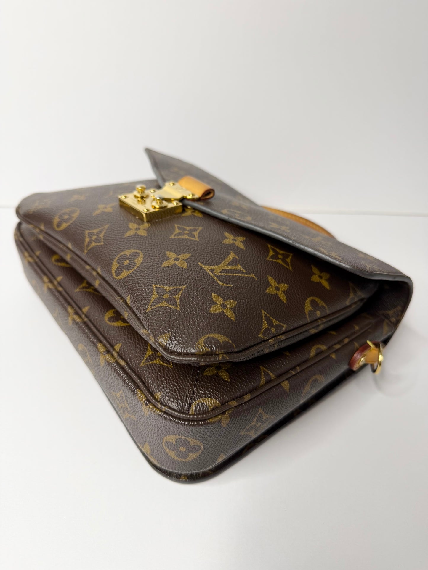 Pre-owned Louis Vuitton monogram canvas Pochette Metis crossbody
