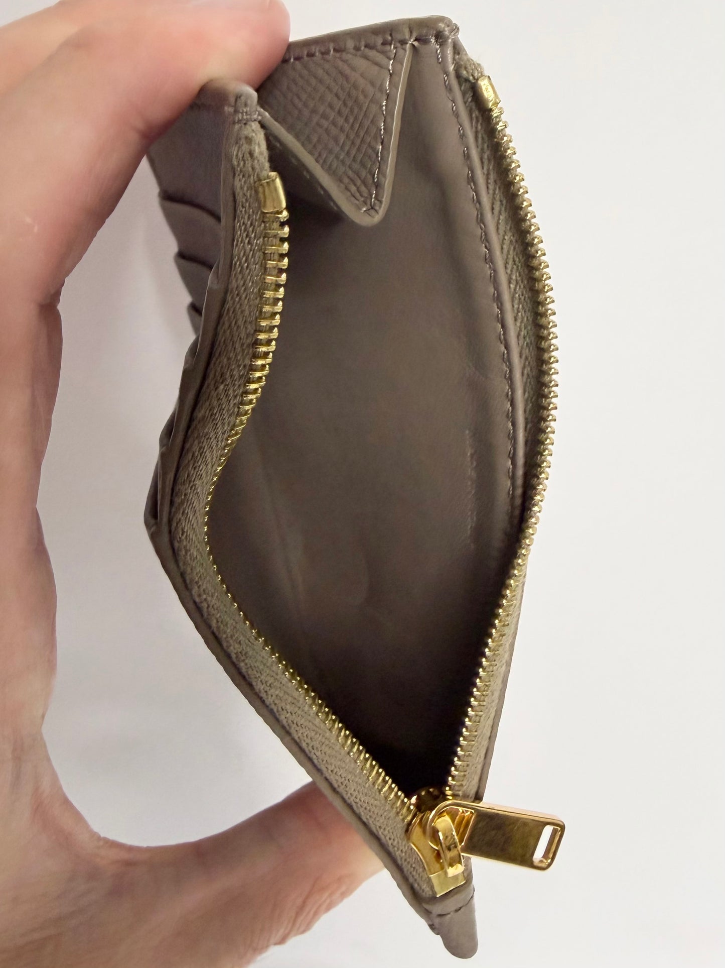 Pre-owned Celine zipped card holder in gray grained calfskin leather
