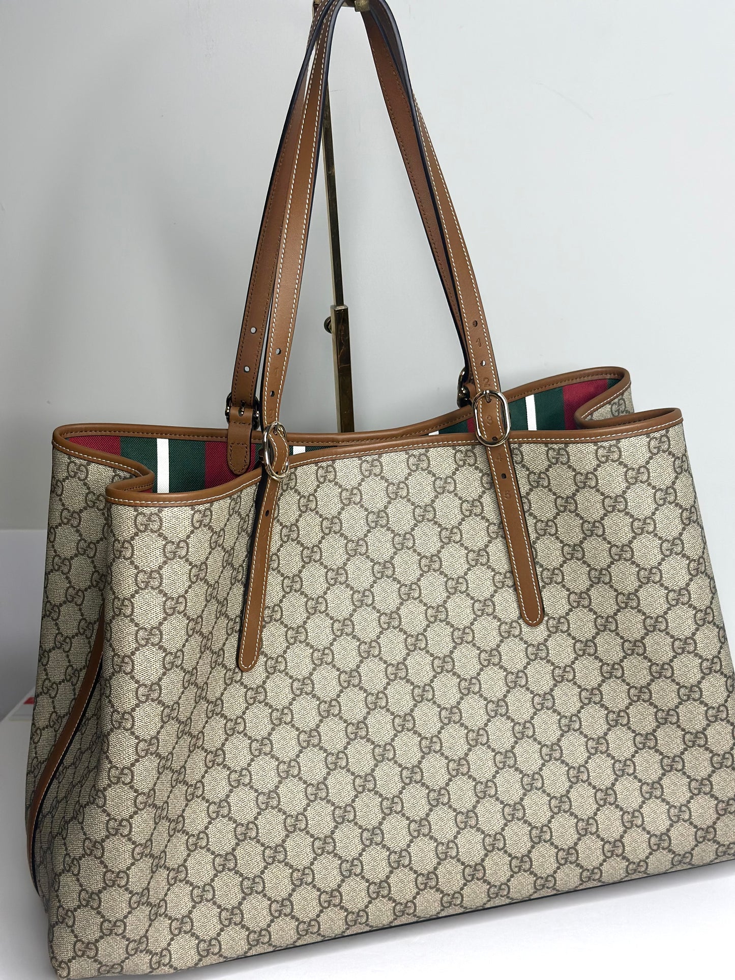 Pre-owned Gucci GG canvas maxi emblem shoulder tote