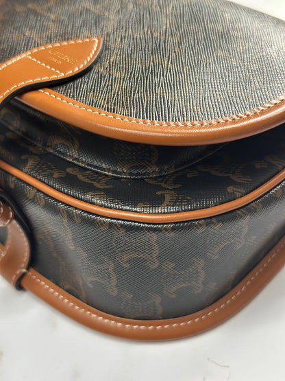 Pre-owned Celine FOLCO BAG IN TRIOMPHE CANVAS AND CALFSKIN
MEDIUM crossbody