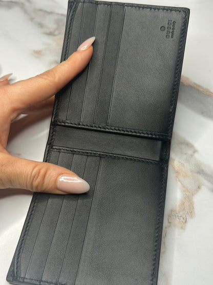 Pre-owned Gucci GG Embossed leather mens bi-fold wallet