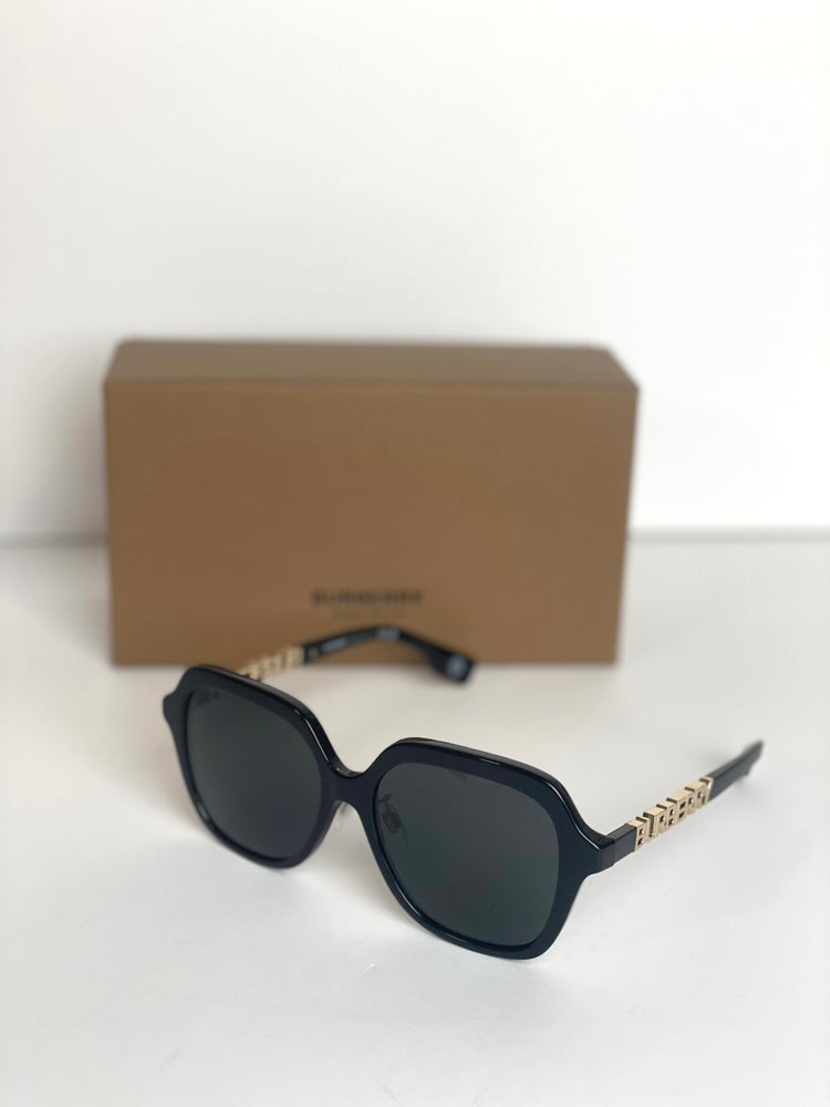 #43 Pre-owned Burberry black sunglasses