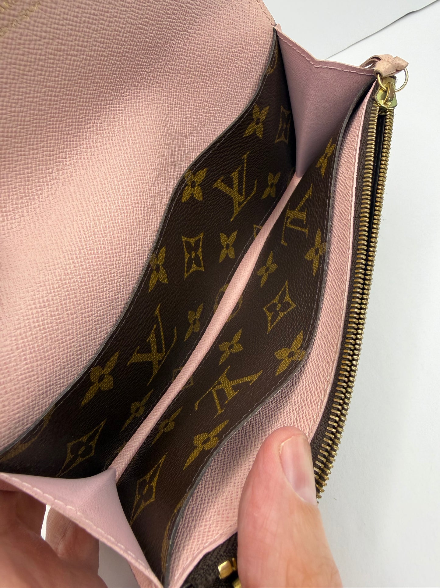 Pre-owned Louis Vuitton monogram canvas Emilie Wallet