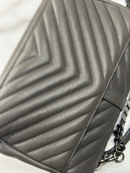 Pre-owned Saint Laurent gray Chevron stitched leather, medium college bag