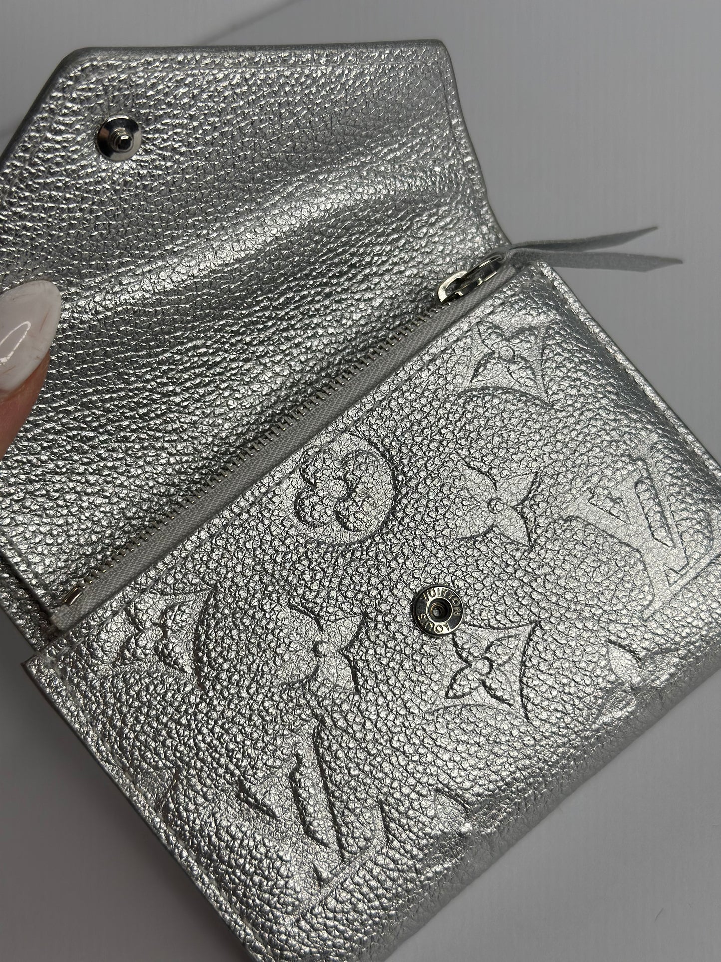 Pre-owned Louis Vuitton metallic silver Empriente leather victorine wallet
