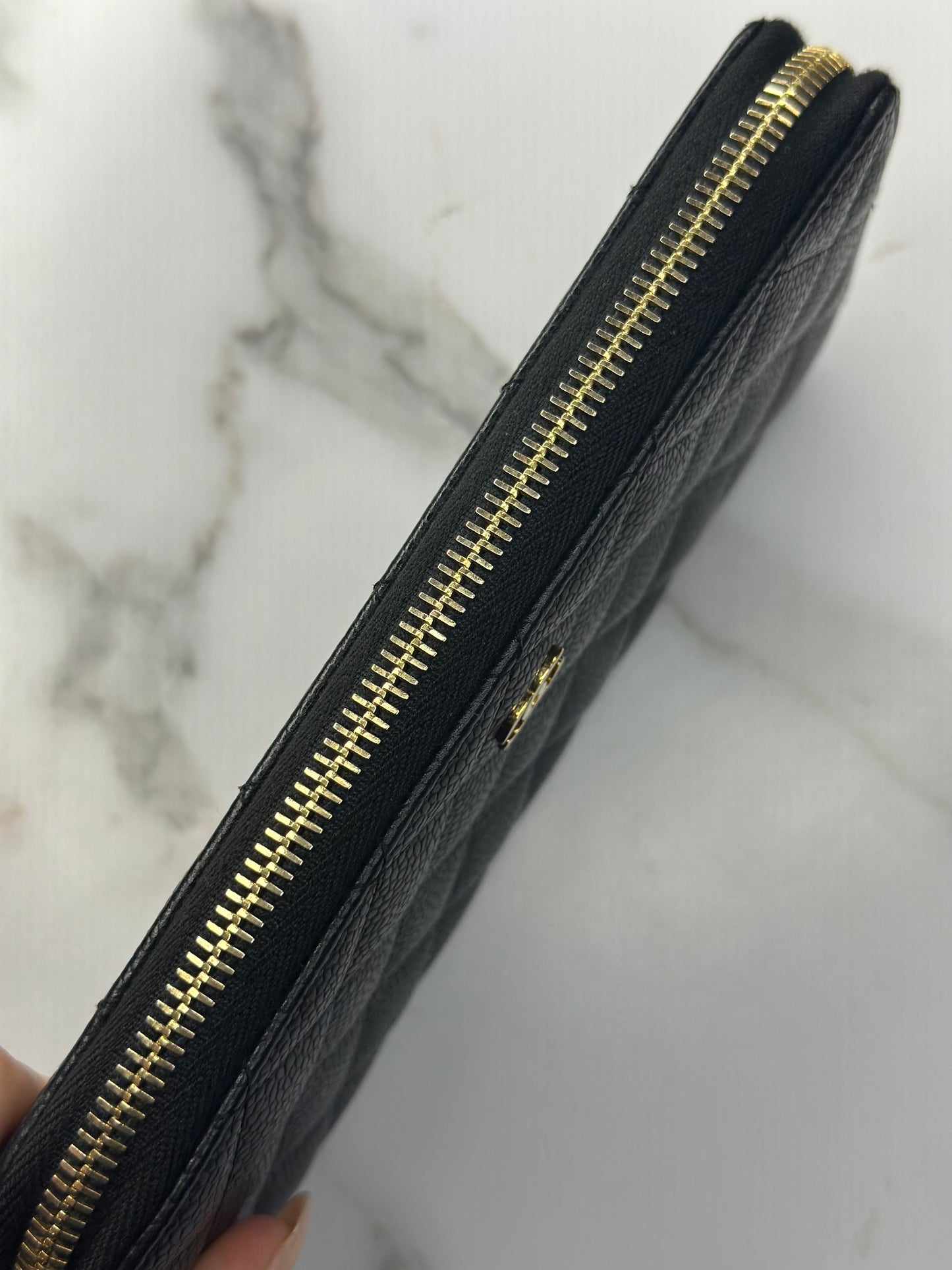 Pre-owned Chanel black caviar leather zippy wallet