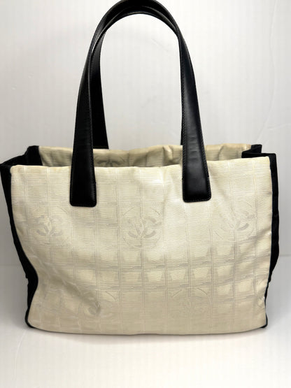 Pre-owned Chanel Travel Line tote bag in white and black jacquard nylon