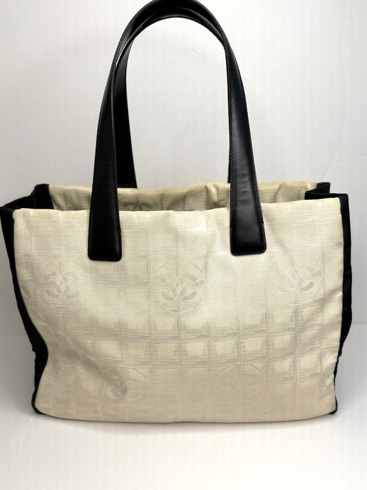 Pre-owned Chanel Travel Line tote bag in white and black jacquard nylon