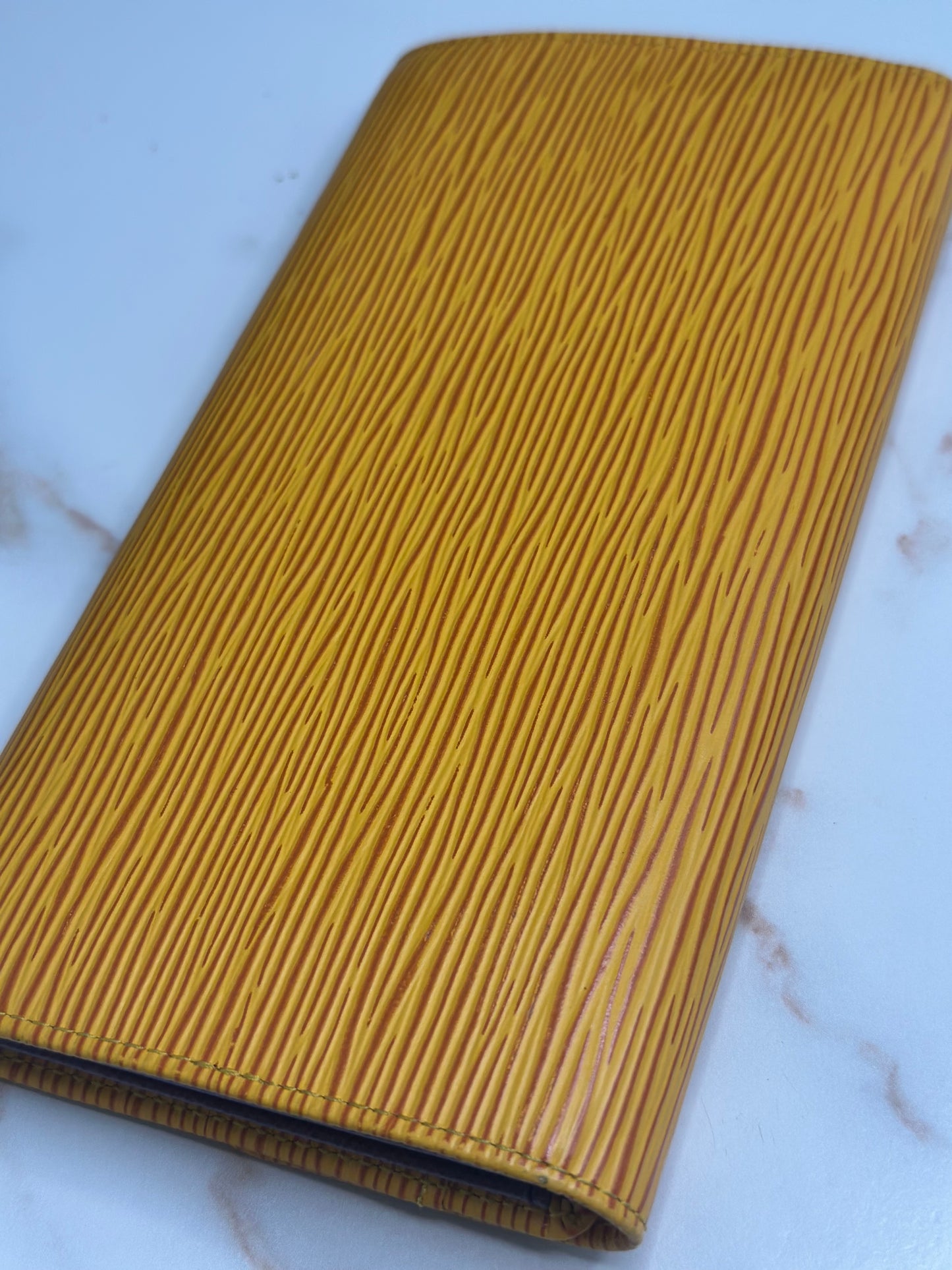 Pre-owned Louis Vuitton yellow Epi leather Sarah wallet