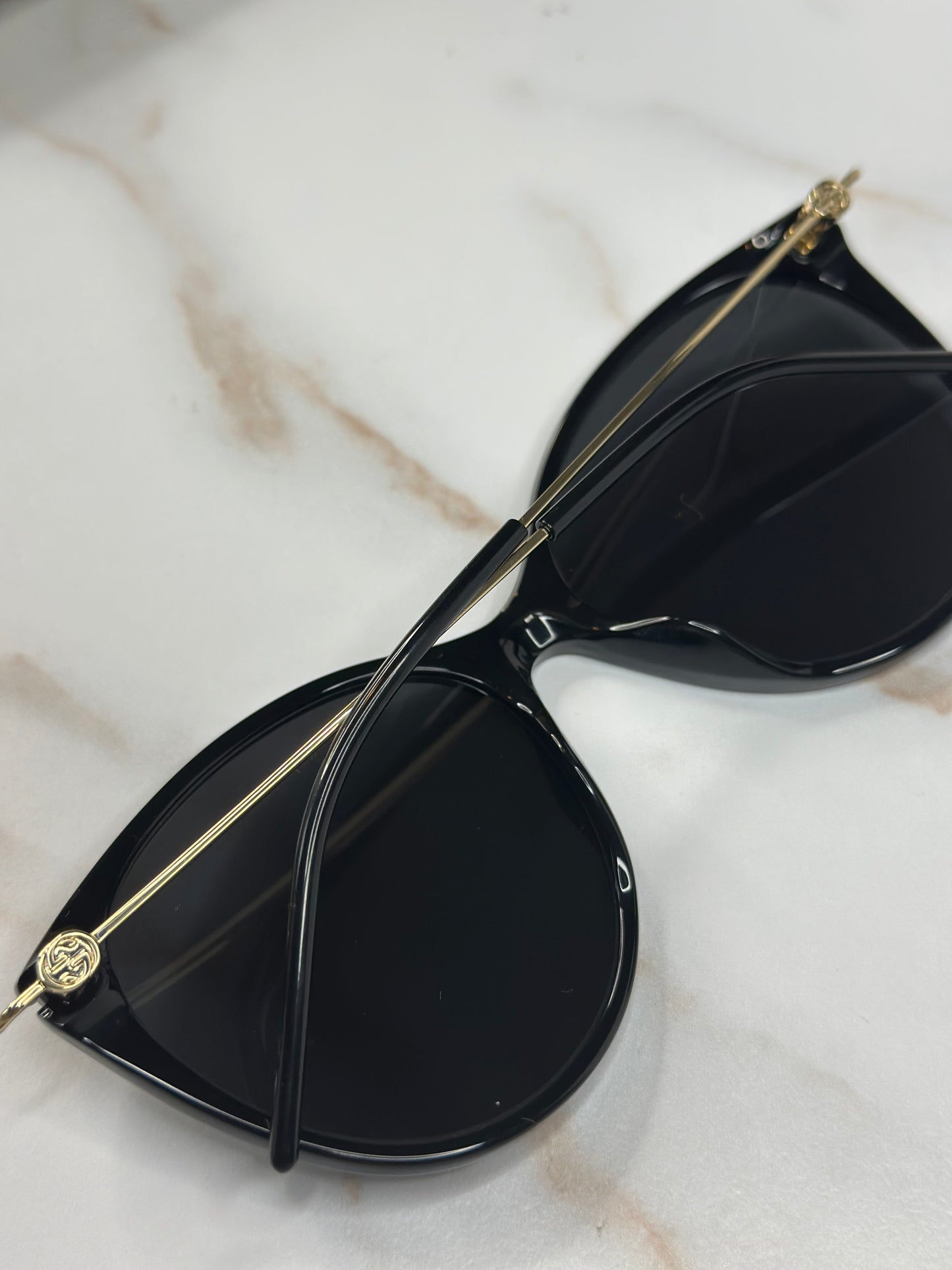 Pre-owned Gucci black and gold interlocking logo sunglasses
