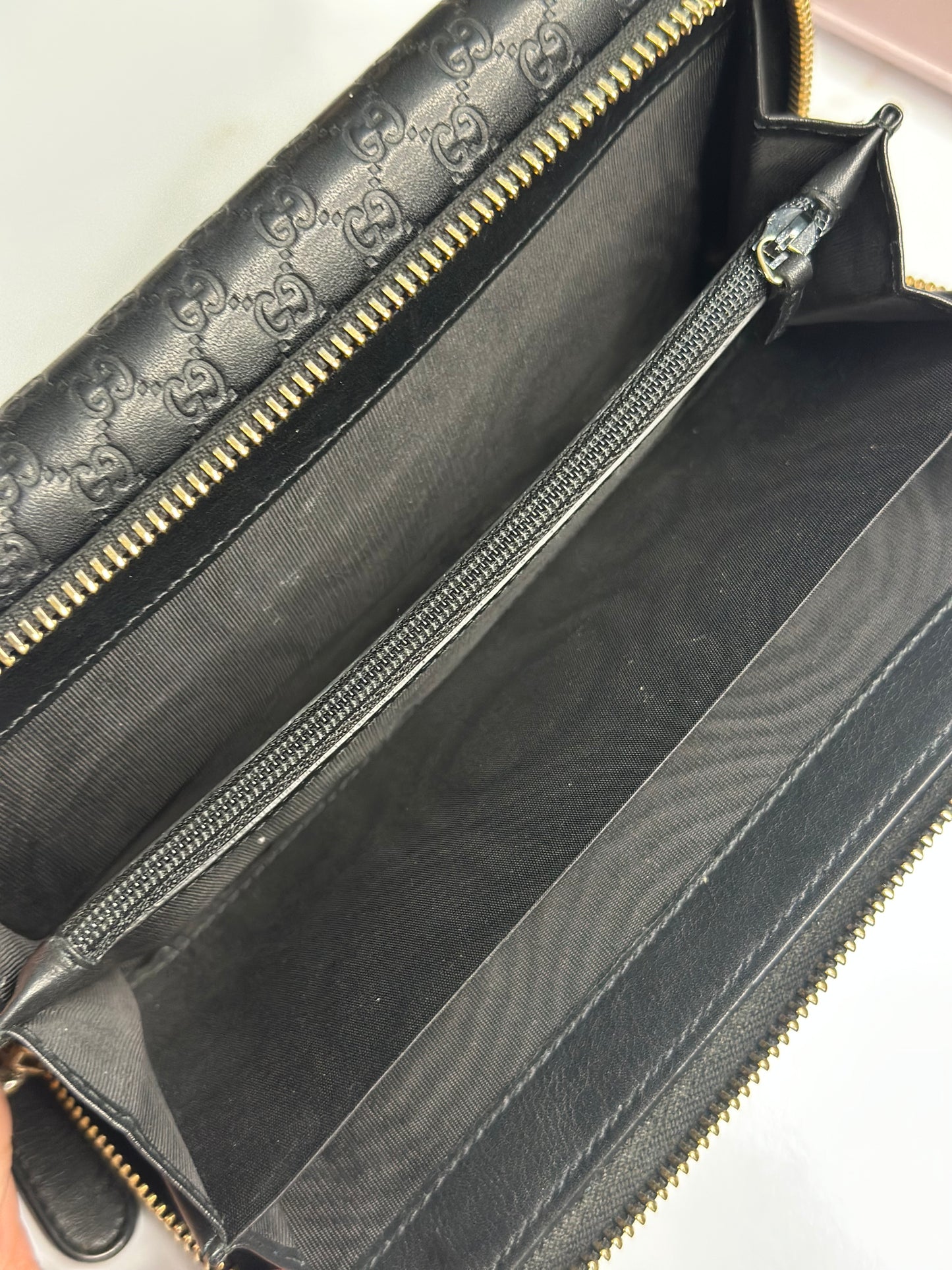 Pre-owned Gucci black Microguccisima embossed zippy wallet