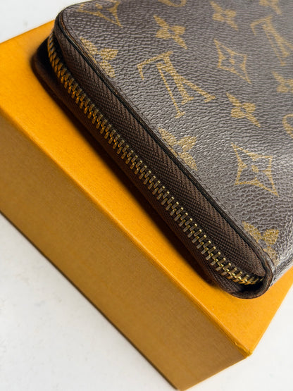 Pre-owned Louis Vuitton monogram, canvas zippy organizer wallet