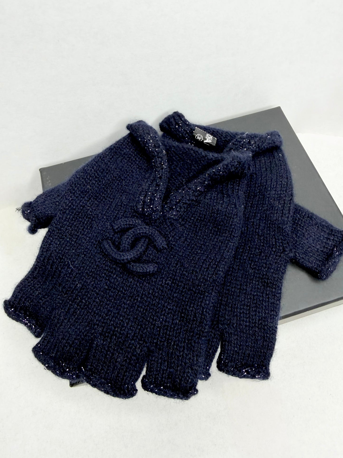 Pre-owned Chanel Navy Cashmere fingerless gloves with box