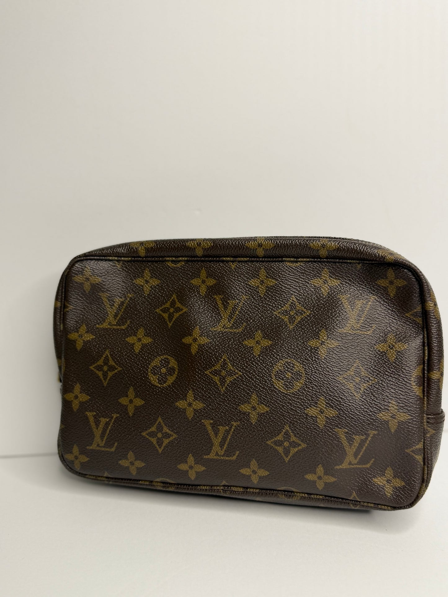 Pre-owned Louis Vuitton trousse 23 toiletry bag