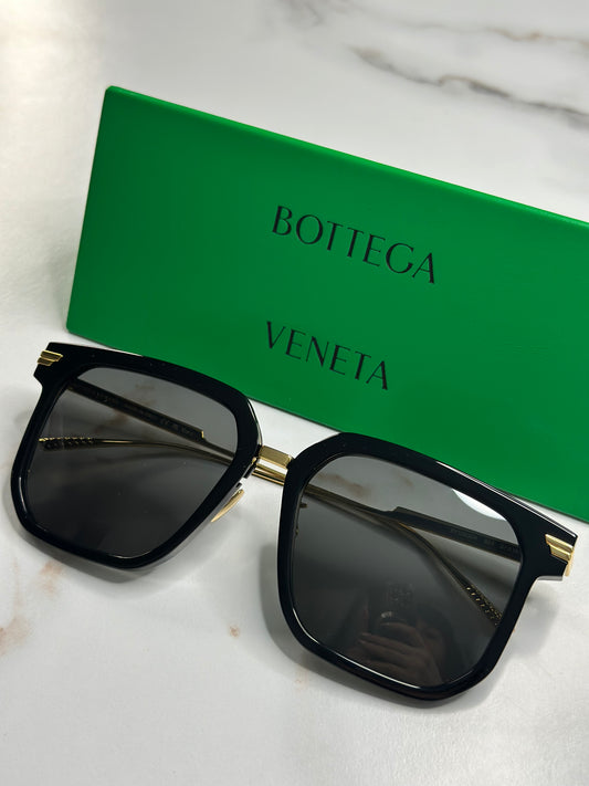 Pre-owned Bottega Venetta Black and sunglasses
