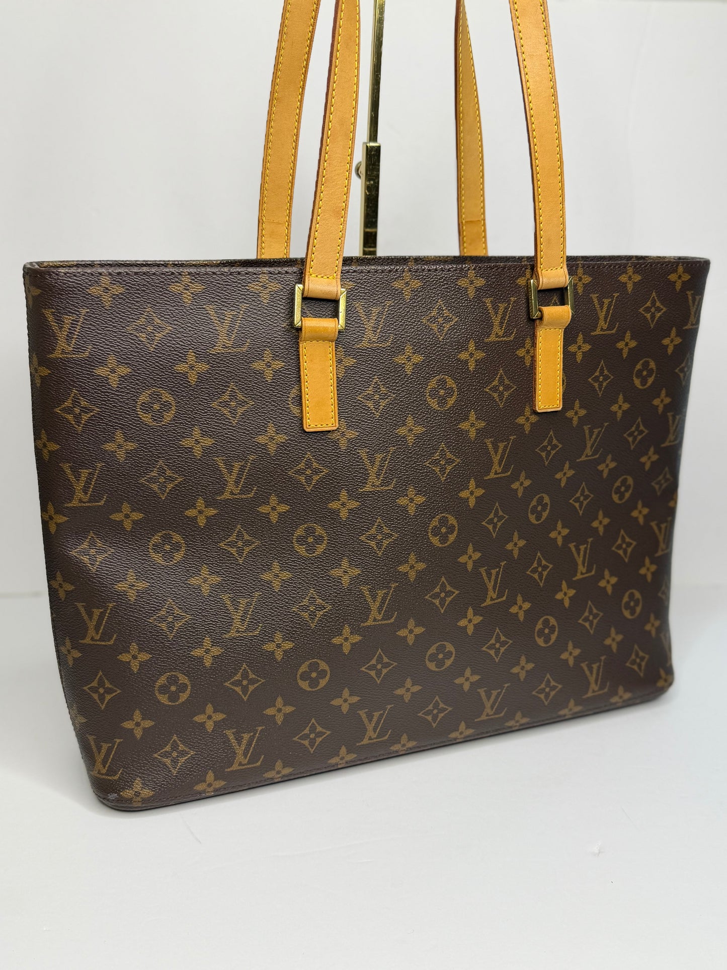 Pre-owned Louis Vuitton monogram canvas luco shoulder tote