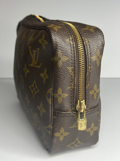 Pre-owned Louis Vuitton monogram canvas trousse 23