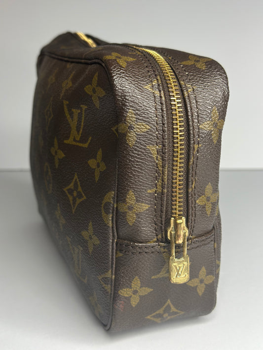 Pre-owned Louis Vuitton monogram canvas trousse 23