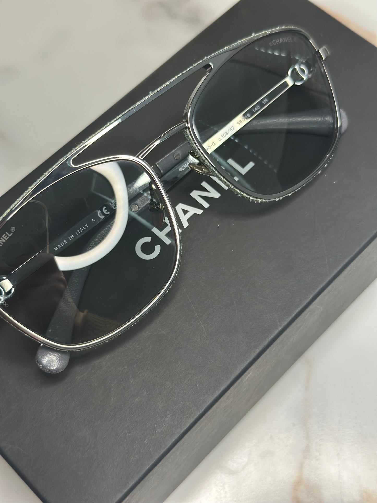 Pre-owned Chanel Pilot Sunglasses model,ruthenium frame and denim