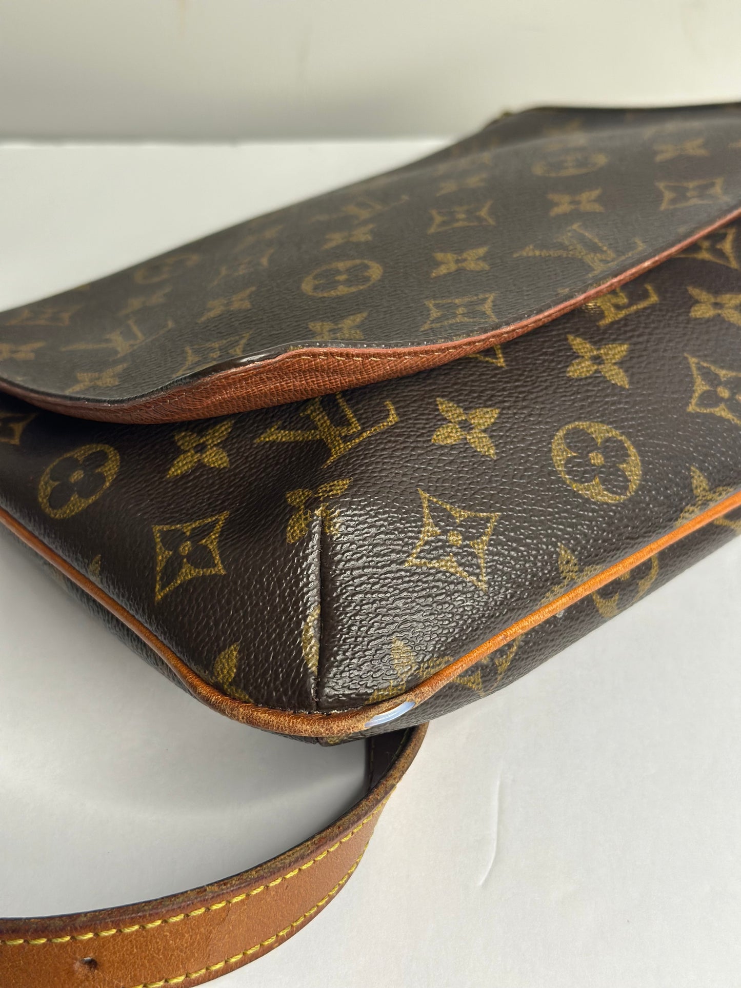 Pre-owned Louis Vuitton monogram canvas musette tango short strap