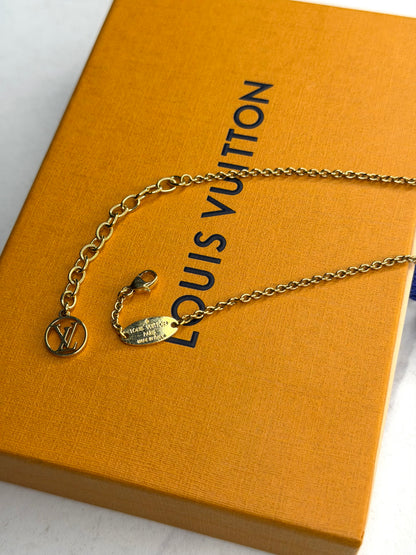 Pre-owned Louis Vuitton essential V necklace