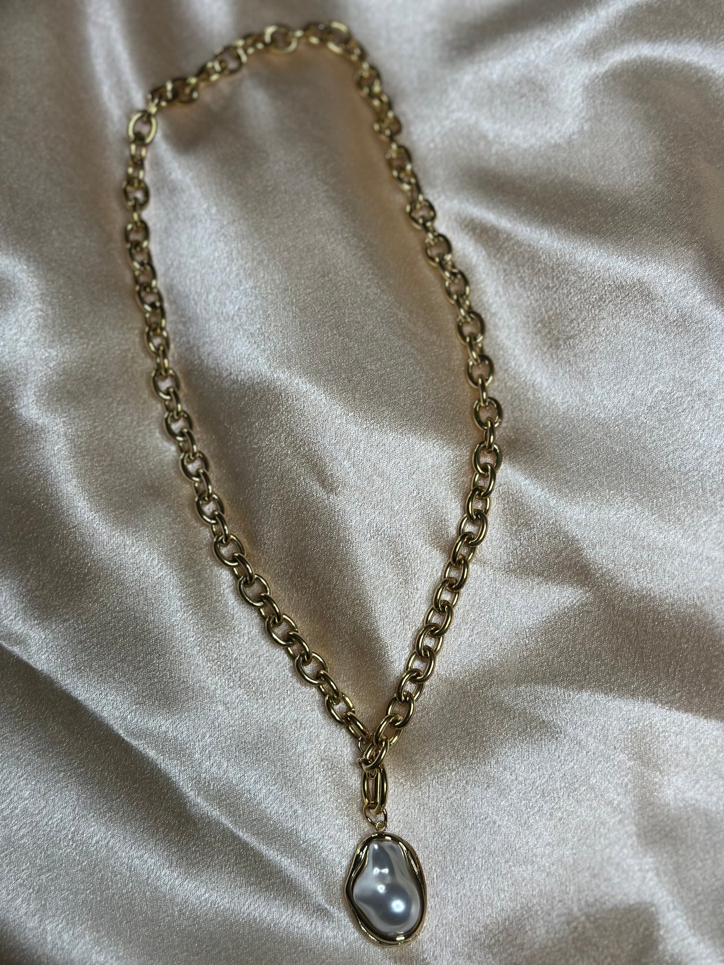 Pearl drop chain-link necklace