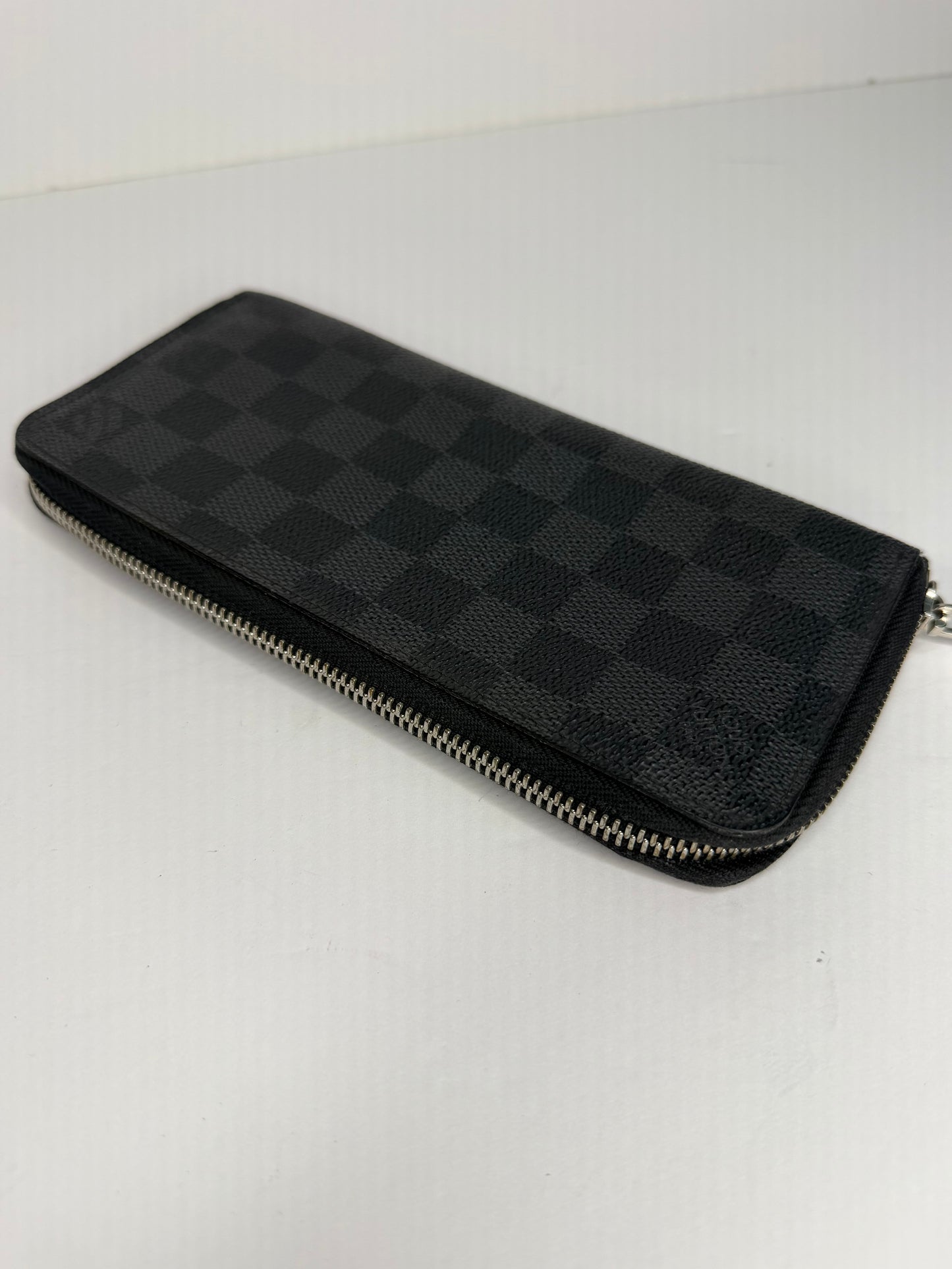 Pre-owned Louis Vuitton Damier Graphite vertical zippy wallet
