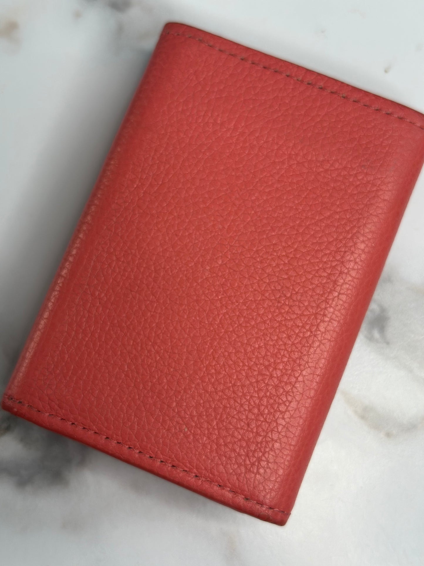 Pre-owned Louis Vuitton Coral leather lock me compact wallet