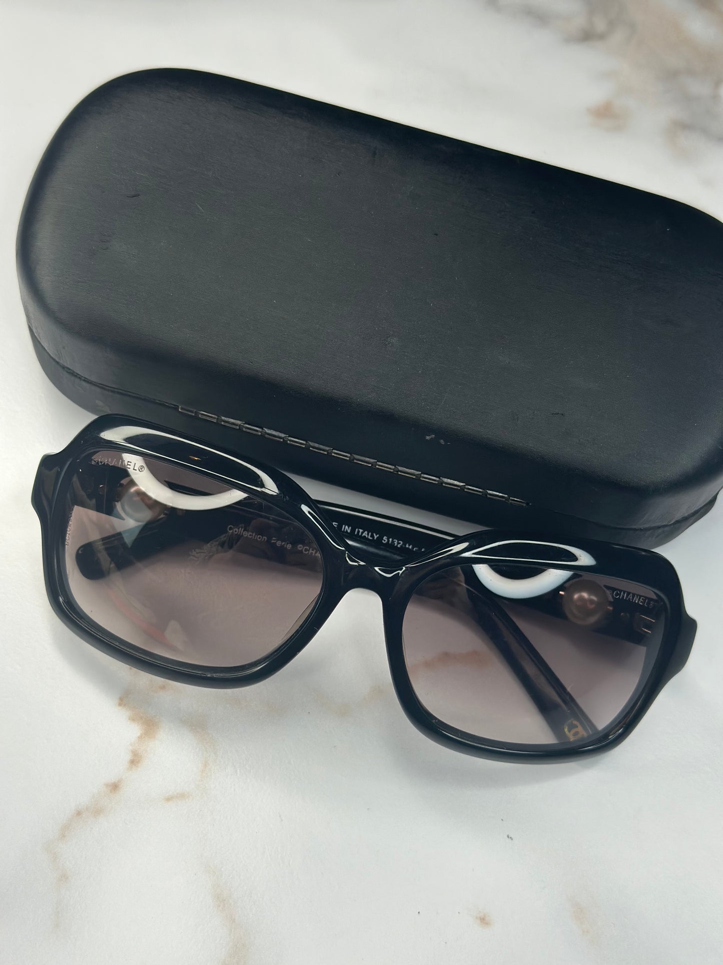 Pre-owned Chanel black acetate pearl embellishment sunglasses