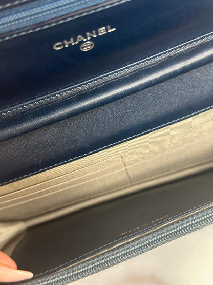 Pre-owned Chanel Timeless Wallet on Chain in blue caviar leather with silver-tone hardware