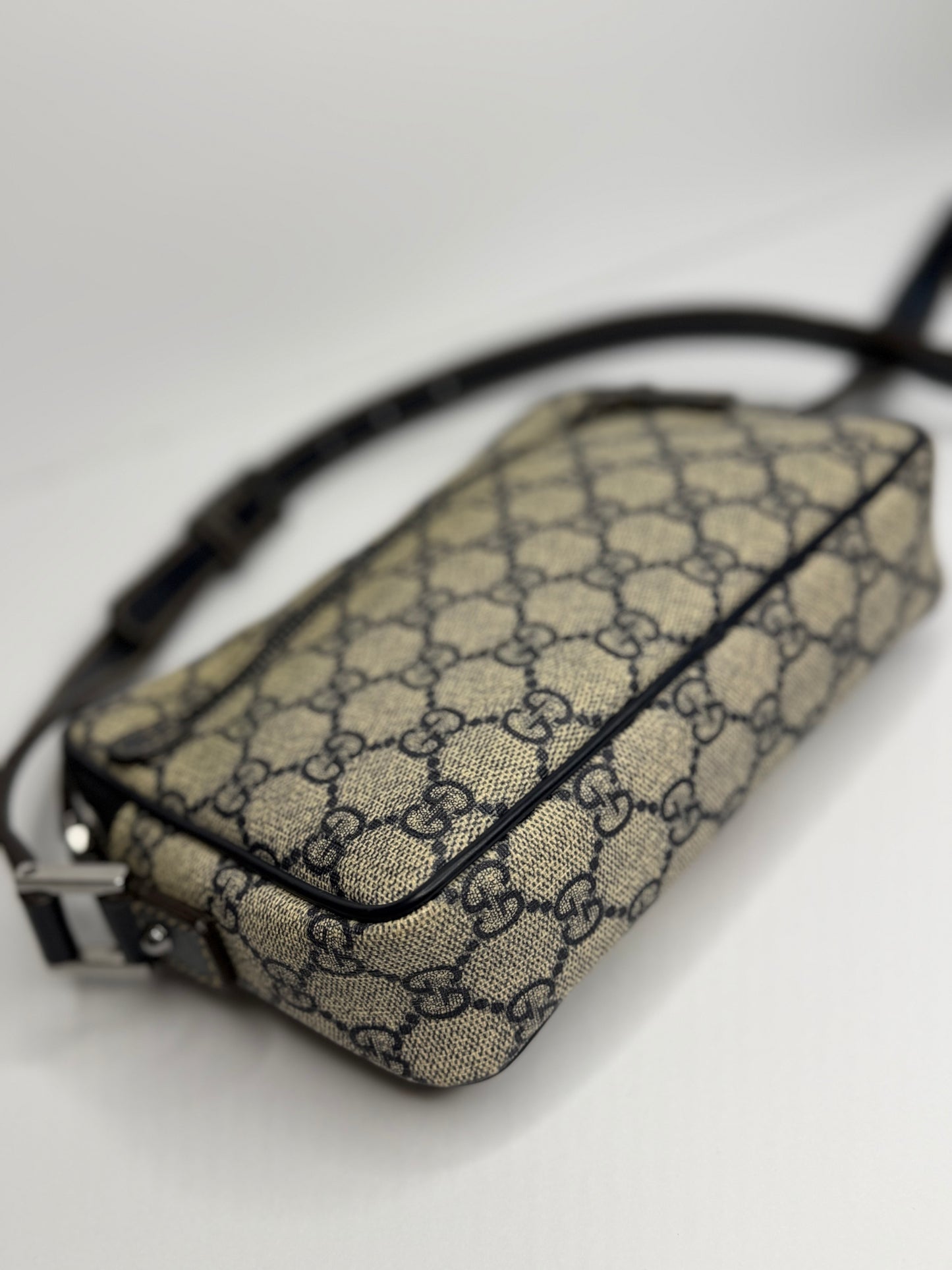 Pre-owned Gucci Supreme Navy Sherry Line Shoulder Bag