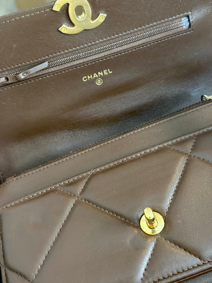 Pre-owned Chanel 19 chocolate brown quilted lamb skin Wallet On Chain