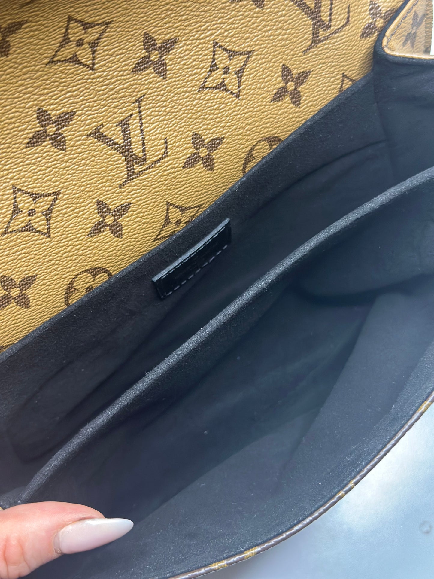 Pre-owned Louis Vuitton reverse monogram canvas Pochette Metis crossbody