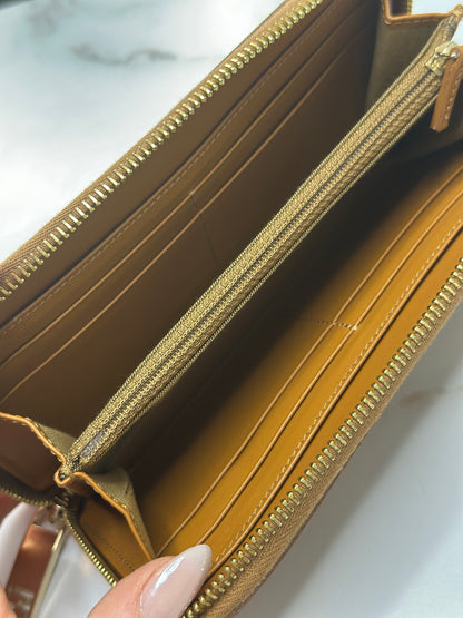 Pre-owned Fendi brown leather zippy long wallet