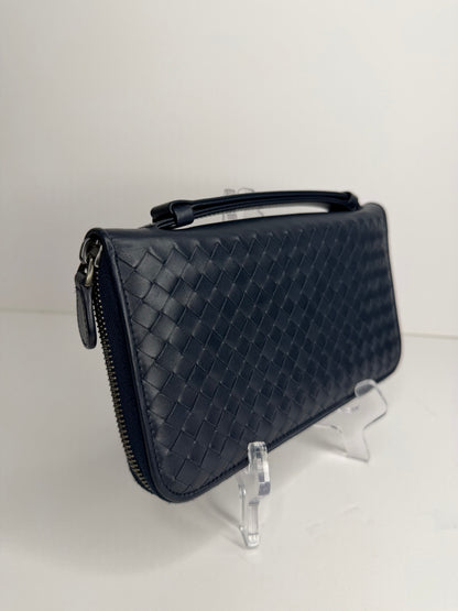 Pre-owned Bottega Veneta Intrecciato clutch in navy blue leather