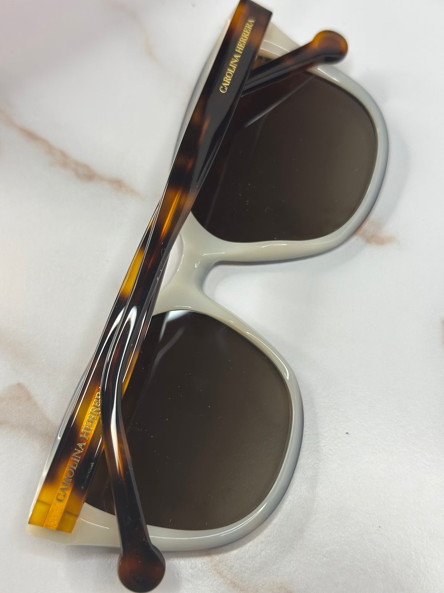 Pre-owned Carolina Herrera Havana tortoise sunglasses