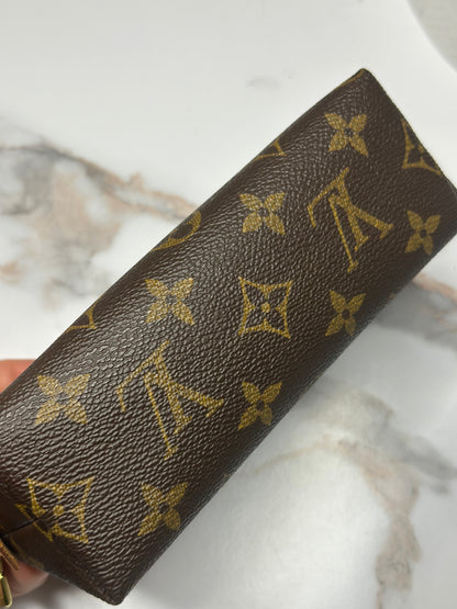 Pre-owned Louis Vuitton monogram, canvas cosmetic pouch PM